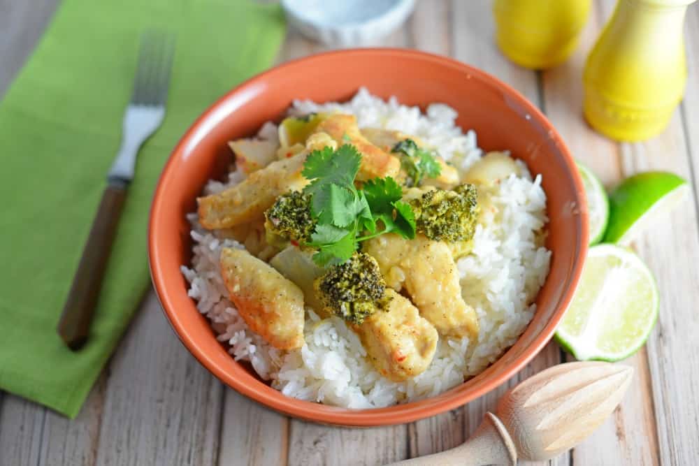 Easy Thai Coconut Chicken Soup: A Comforting & Vibrant Dish